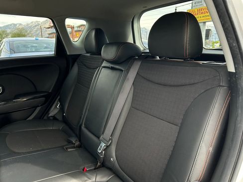 Used 2018 Kia Soul ! image 9