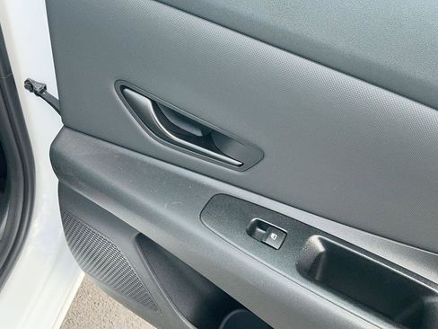 Certified 2025 Hyundai Elantra Sport image 29