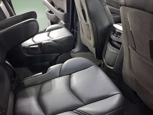 Used 2016 Cadillac Escalade Platinum AWD/4WD image 13
