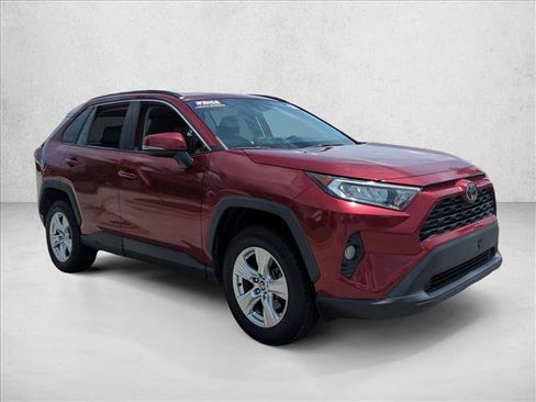 Used 2021 Toyota RAV4 XLE w/ Convenience Package FWD image 3