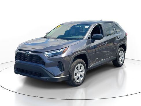 Used 2023 Toyota RAV4 LE FWD image 3