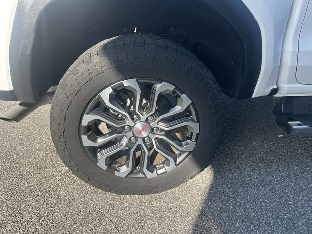 Used 2024 GMC Canyon Denali AWD/4WD image 12