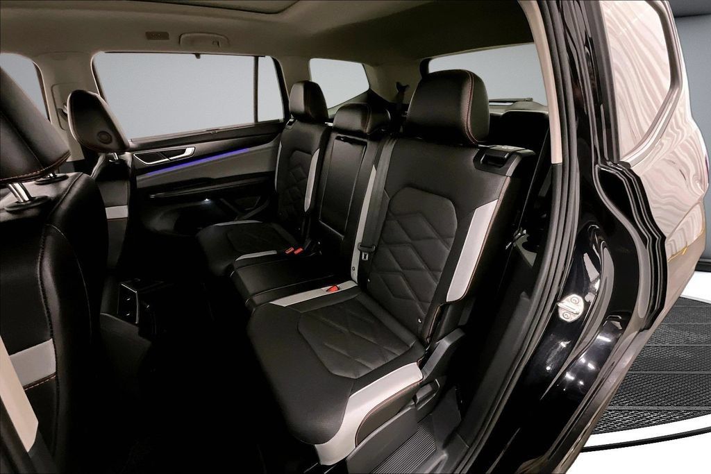 Used 2024 Volkswagen Atlas Peak Edition SE AWD/4WD image 22