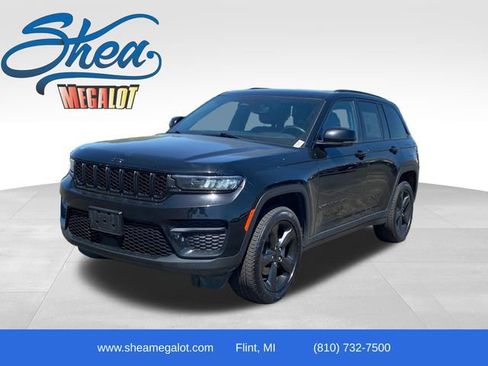 Used 2023 Jeep Grand Cherokee Altitude AWD/4WD image 1
