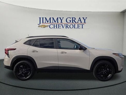 New 2026 Chevrolet Trax ACTIV w/ Sunroof Package image 2