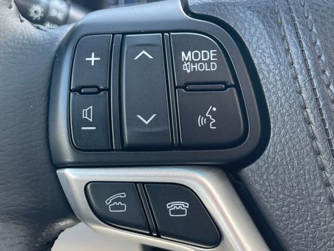 Used 2015 Toyota Sienna XLE w/ XLE Navigation Package image 22