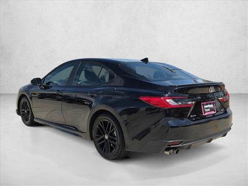 Used 2025 Toyota Camry SE FWD image 8