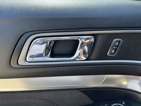 Certified 2019 Ford Explorer XLT w/ Equipment Group 202A FWD image 13
