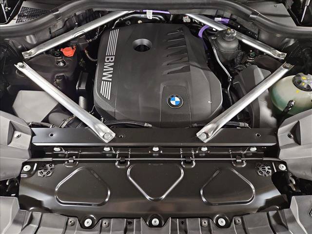 Used 2027 BMW X7 xDrive40i w/ M Sport Package AWD/4WD image 17