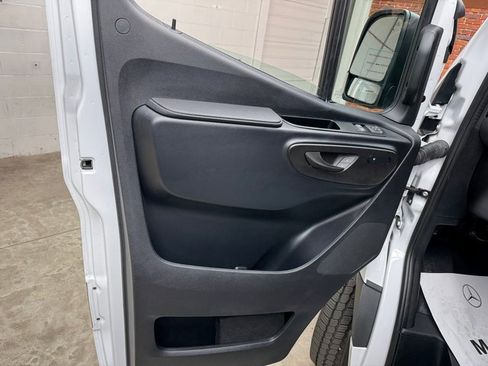 Used 2024 Mercedes-Benz Sprinter 2500 image 9