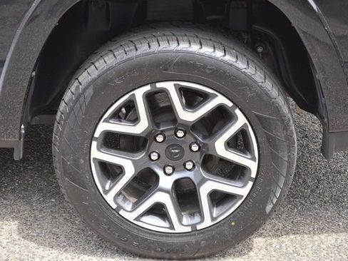 Used 2025 RAM 1500 Laramie AWD/4WD image 12