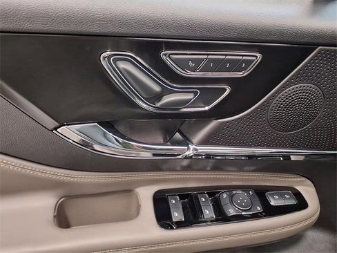 Used 2024 Lincoln Corsair Premiere w/ Equipment Group 101A image 8