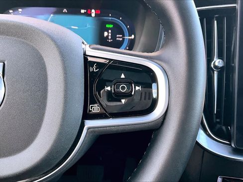 Used 2025 Volvo XC90 T8 Plus image 24