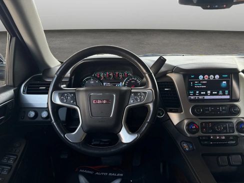 Used 2017 GMC Yukon SLT AWD/4WD image 30