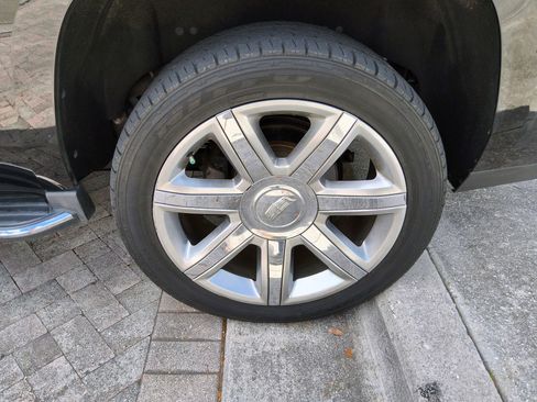 Used 2018 Cadillac Escalade Luxury image 47