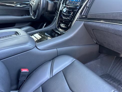 Used 2019 Cadillac Escalade ESV Platinum image 21