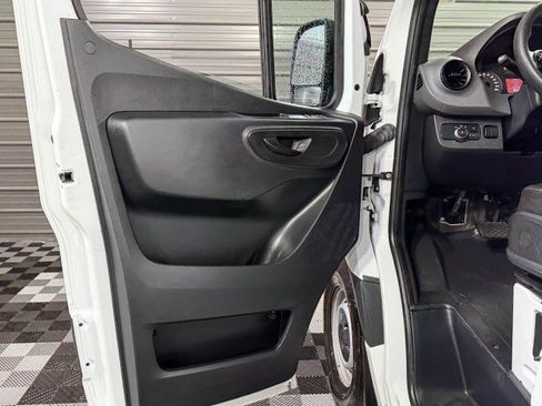Used 2021 Mercedes-Benz Sprinter 2500 image 30