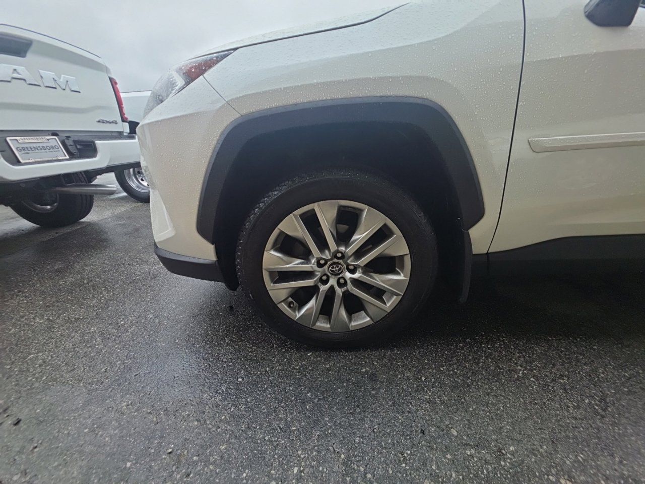 Used 2019 Toyota RAV4 Limited w/ Cold Weather Package AWD/4WD image 13