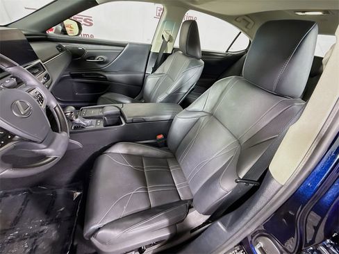 Used 2022 Lexus ES 300h w/ Luxury Package image 27