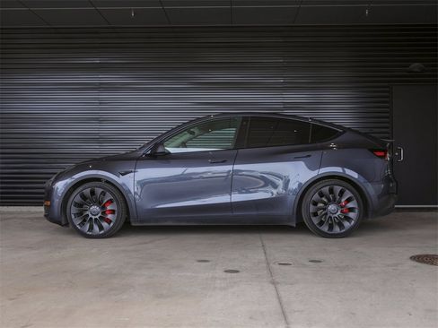 Used 2022 Tesla Model Y Performance image 2