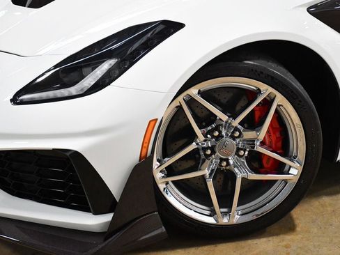 Used 2019 Chevrolet Corvette ZR1 RWD image 2