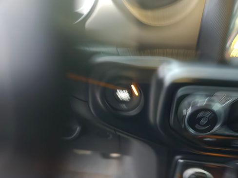 Used 2021 Jeep Gladiator Sport AWD/4WD image 29