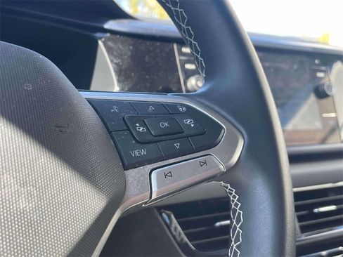 Used 2023 Volkswagen Taos SE image 22