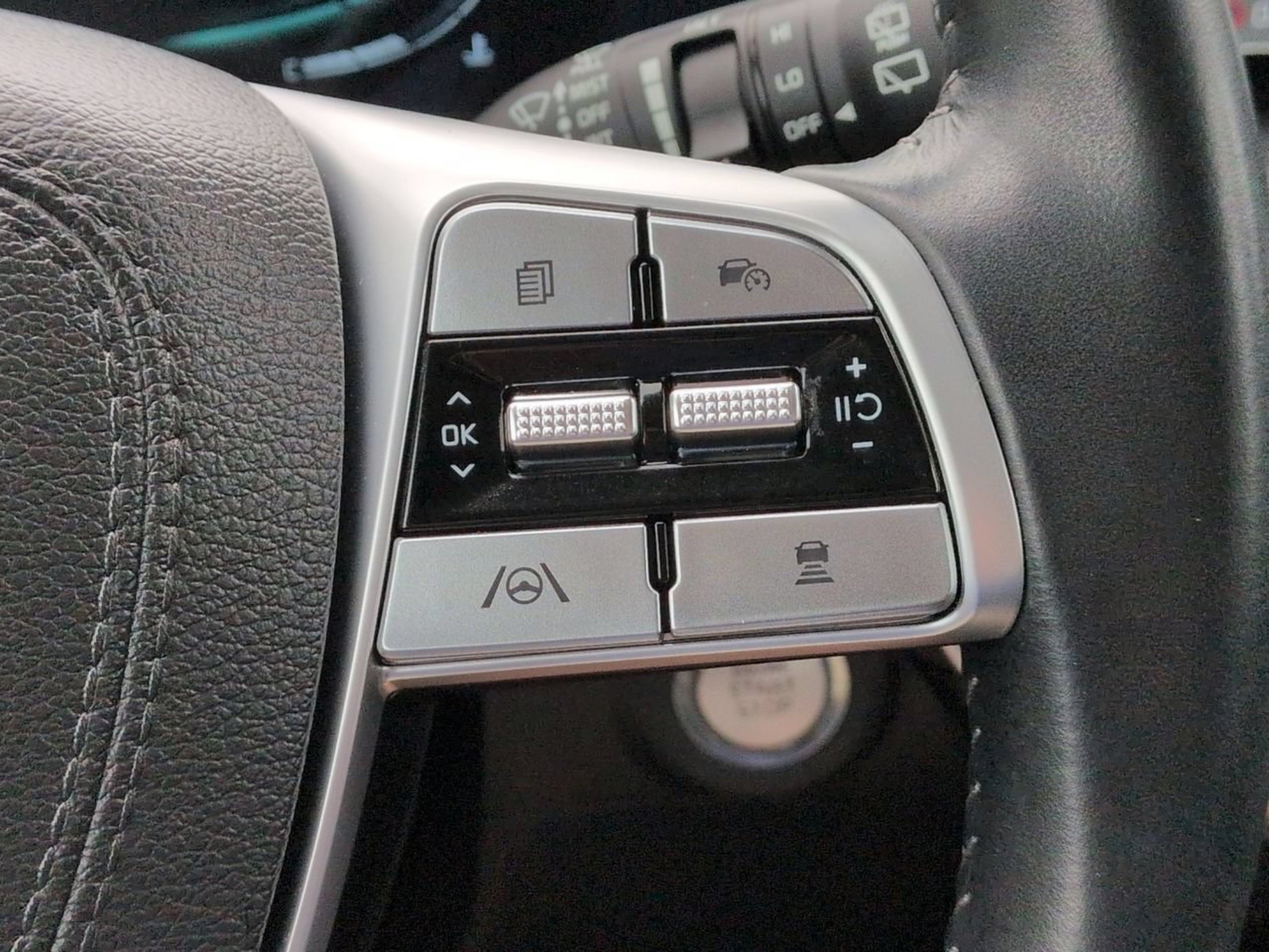 Certified 2025 Kia Telluride LX FWD image 30