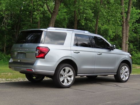 Used 2023 Ford Expedition Platinum AWD/4WD image 3