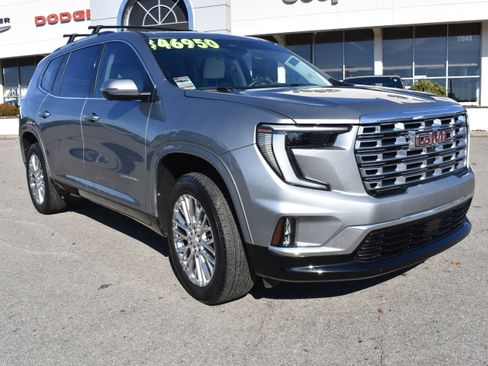 Used 2024 GMC Acadia Denali image 3