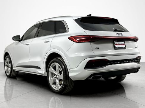 Used 2025 Audi Q5 Premium Plus w/ Premium Plus AWD/4WD image 3