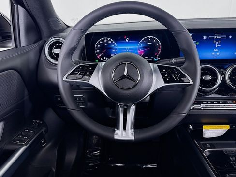 New 2026 Mercedes-Benz GLB 250 image 4