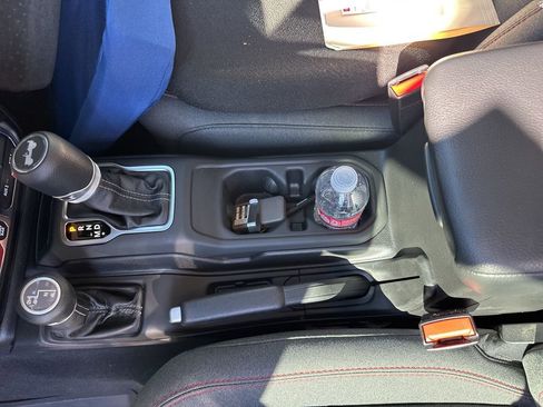 Used 2025 Jeep Wrangler Unlimited Rubicon image 17