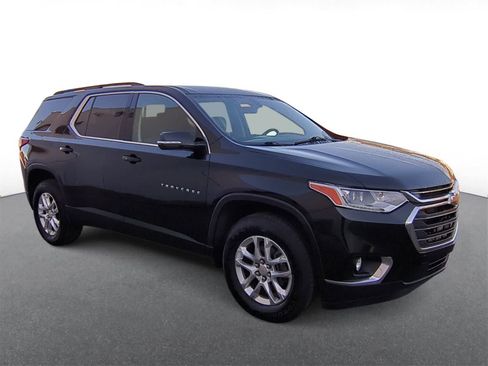 Used 2020 Chevrolet Traverse LT image 2