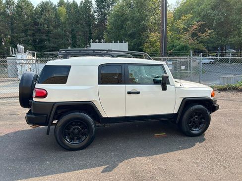 Used 2012 Toyota FJ Cruiser 4WD w/ Upgrade Pkg image 4