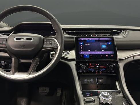 Used 2025 Jeep Grand Cherokee Limited w/ Black Appearance Package image 11