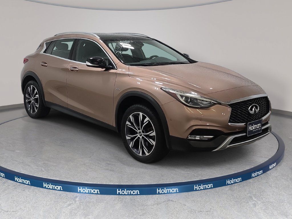 Used 2017 INFINITI QX30 Premium w/ Navigation Package AWD/4WD image 4