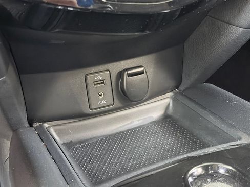 Used 2016 Nissan Rogue SV FWD image 44