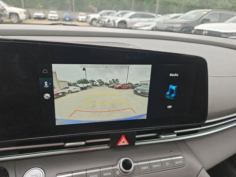 Used 2025 Hyundai Elantra SEL FWD image 22