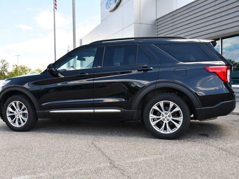 Used 2023 Ford Explorer XLT w/ Equipment Group 202A AWD/4WD image 3