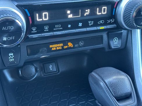 Used 2020 Toyota RAV4 XLE w/ All Weather Liner Package FWD image 31