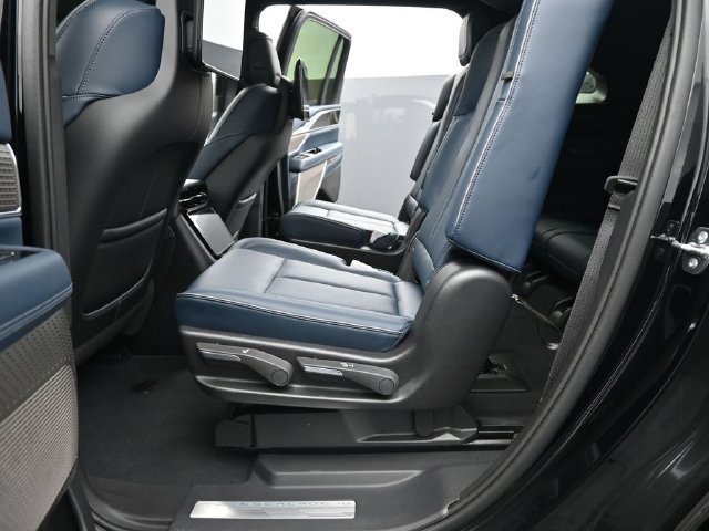 New 2025 Cadillac Escalade IQ Luxury 2 AWD/4WD image 13