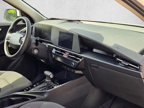 Used 2025 Kia Niro LX FWD image 19