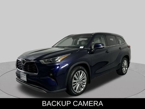 Used 2023 Toyota Highlander Platinum AWD/4WD image 2