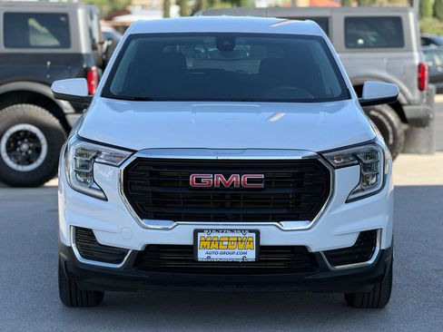 Used 2024 GMC Terrain SLE FWD image 3