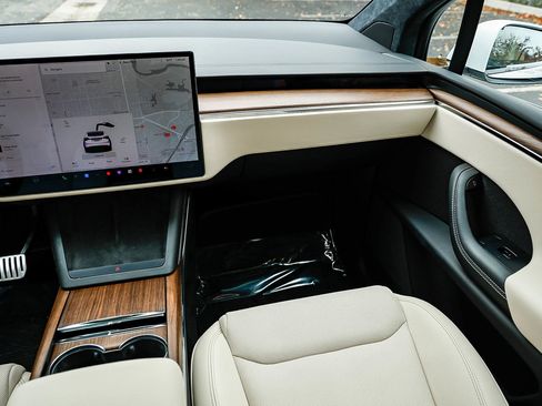 Used 2023 Tesla Model X image 15