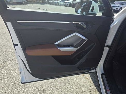 Certified 2025 Audi Q3 2.0T Premium Plus w/ Premium Plus Package image 22