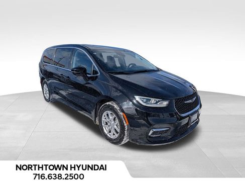 Used 2024 Chrysler Pacifica Touring-L image 11