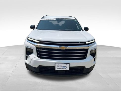 Used 2025 Chevrolet Traverse LT AWD/4WD image 8