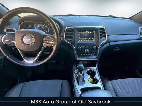 Used 2020 Jeep Grand Cherokee Laredo image 7